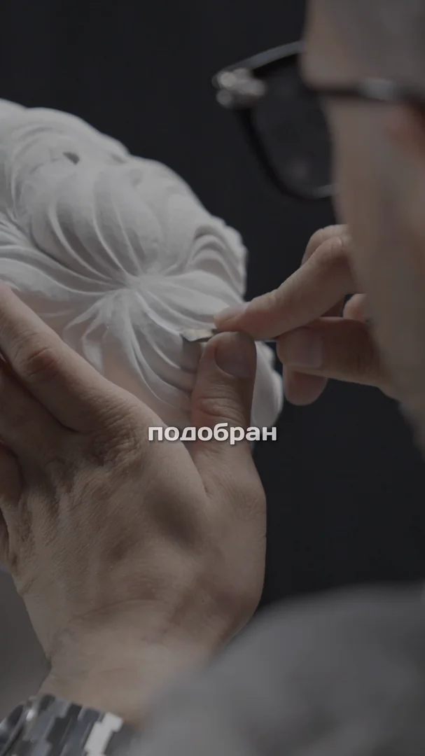 Работа над поверхностью скульптуры